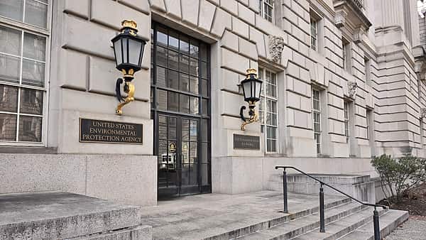 A street entrance to the William Jefferson Clinton Federal Building on Constitution Avenue in Washington, D.C.