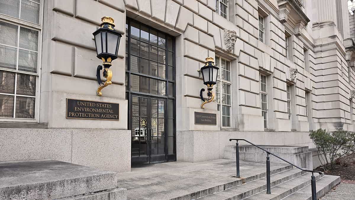 A street entrance to the William Jefferson Clinton Federal Building on Constitution Avenue in Washington, D.C.